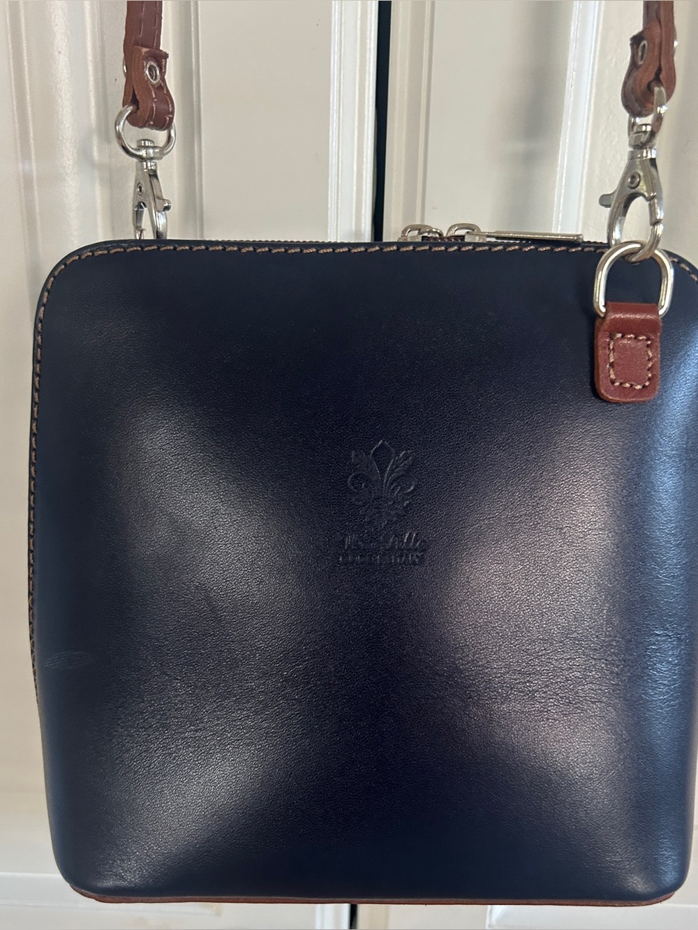 Vera Pelle Leather Crossbody Bag in Navy with Brown Trim